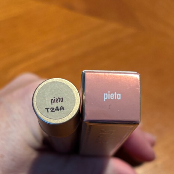 Stila Plumping Lip Glaze Pieta - Picture 10 of 16